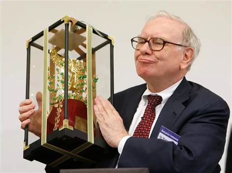 Warren Buffett has won his $1 million bet against the hedge fund .
